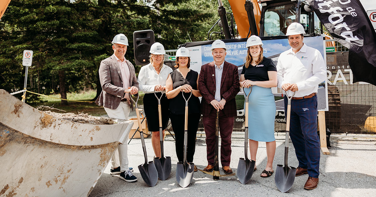 Première pelletée de terre pour le futur complexe sportif Desjardins