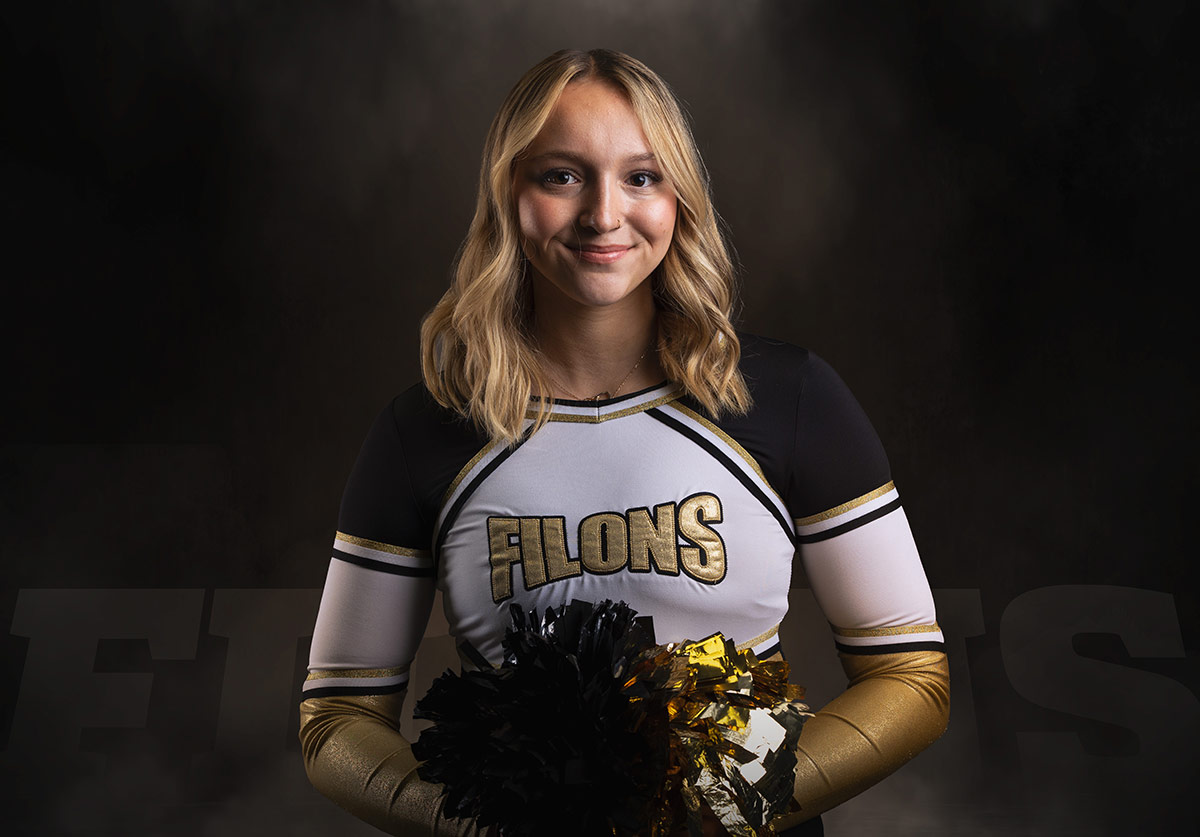 Heïdi Manningham -- Cheerleader