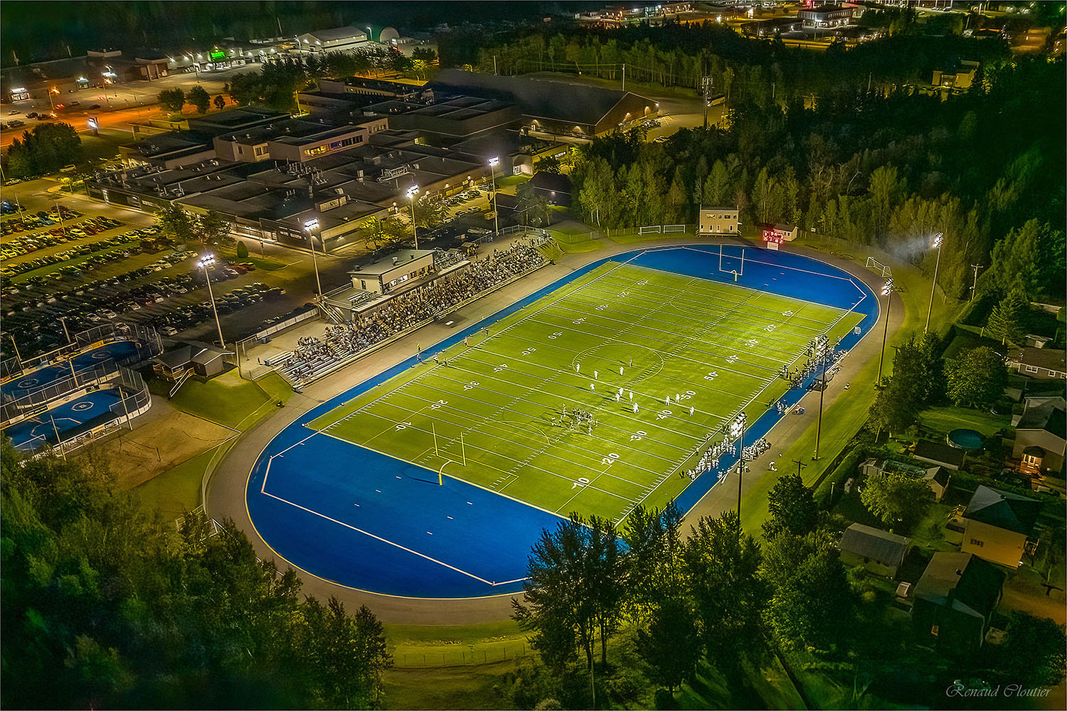 Vue aérienne de drone du terrain de football des installations sportives du Cégep de Thetford.